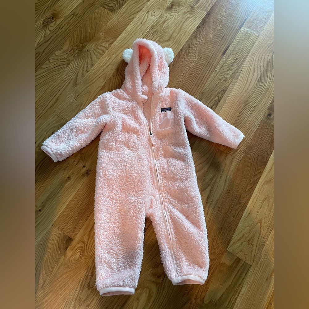 Patagonia Baby Fuzzy Friends Bunting Suit - girls pink 12-18 months EUC